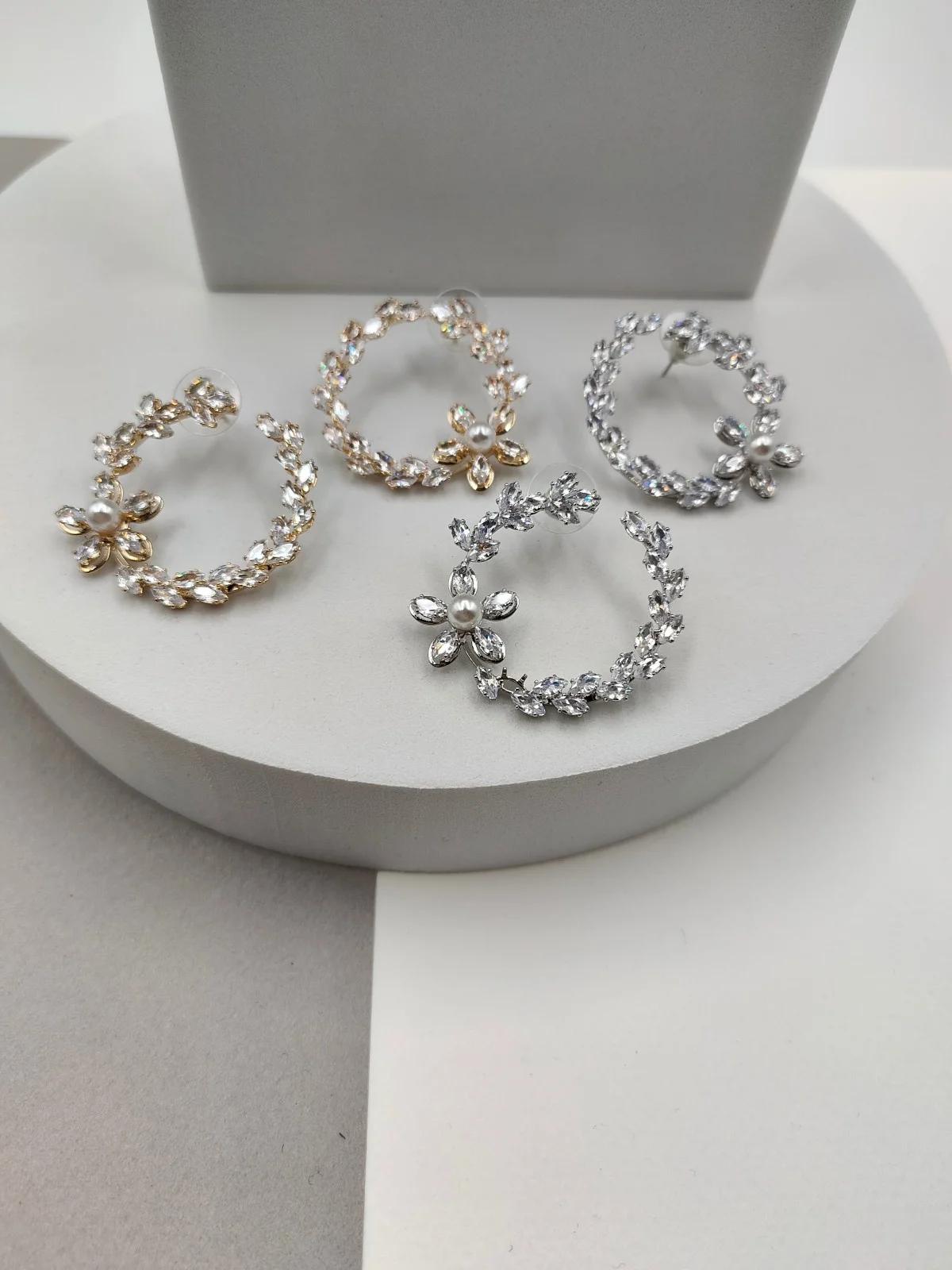 Round Earrings with Crystals and Pearl #721516
