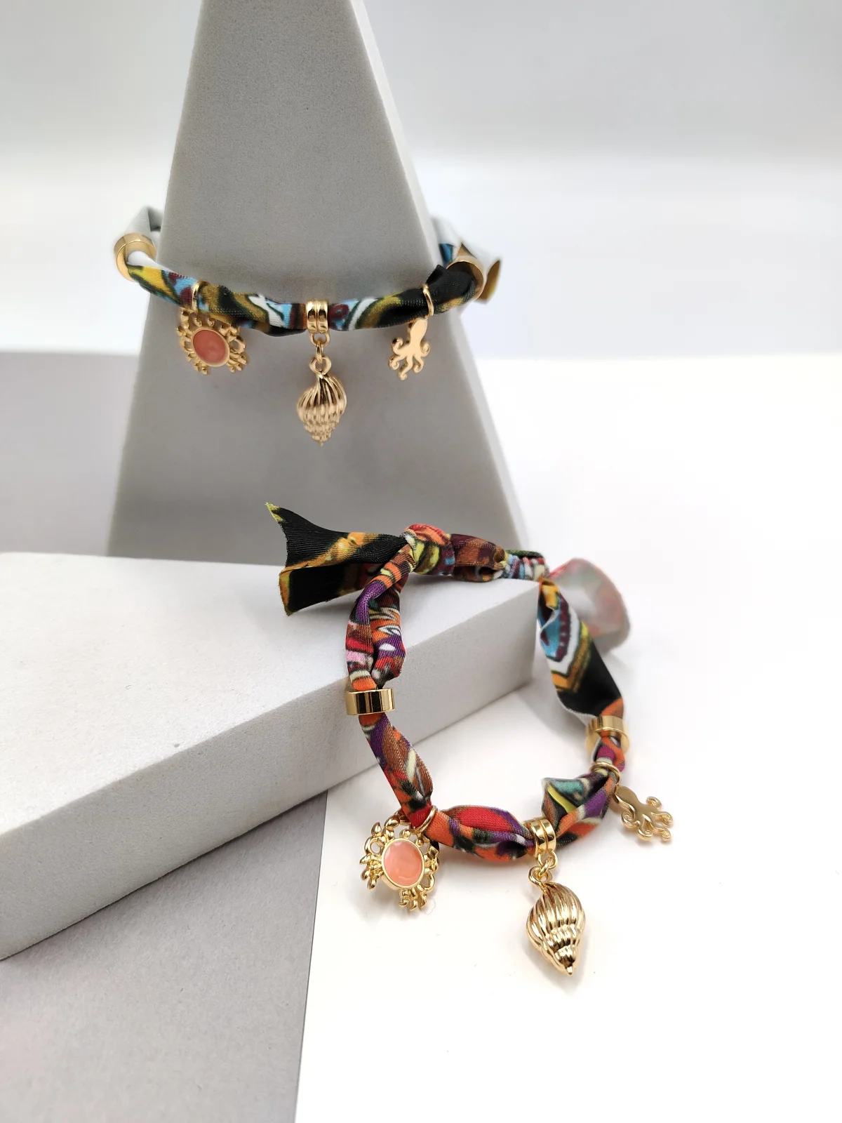 Bracelet with Lycra and Gold-Plated Enamel Details #702727