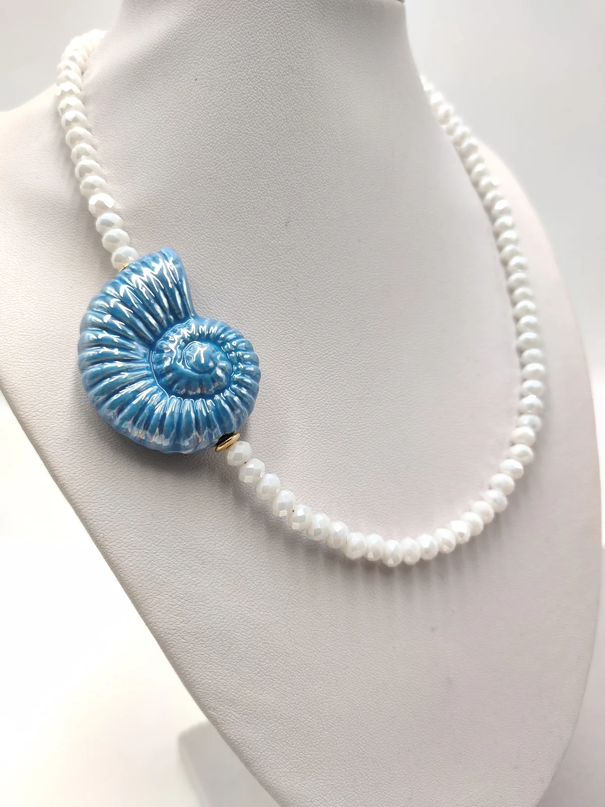 Necklace with Crystals and Ceramic Seashell by Magis Handmade Jewels – view 2