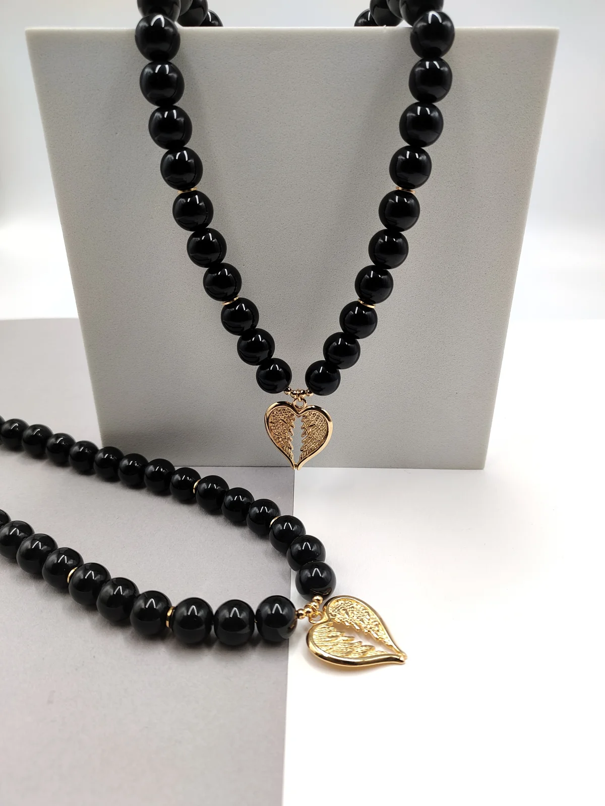 Necklace with Glass Beads and Gold-Plated Motif by Magis Handmade Jewels – view 2