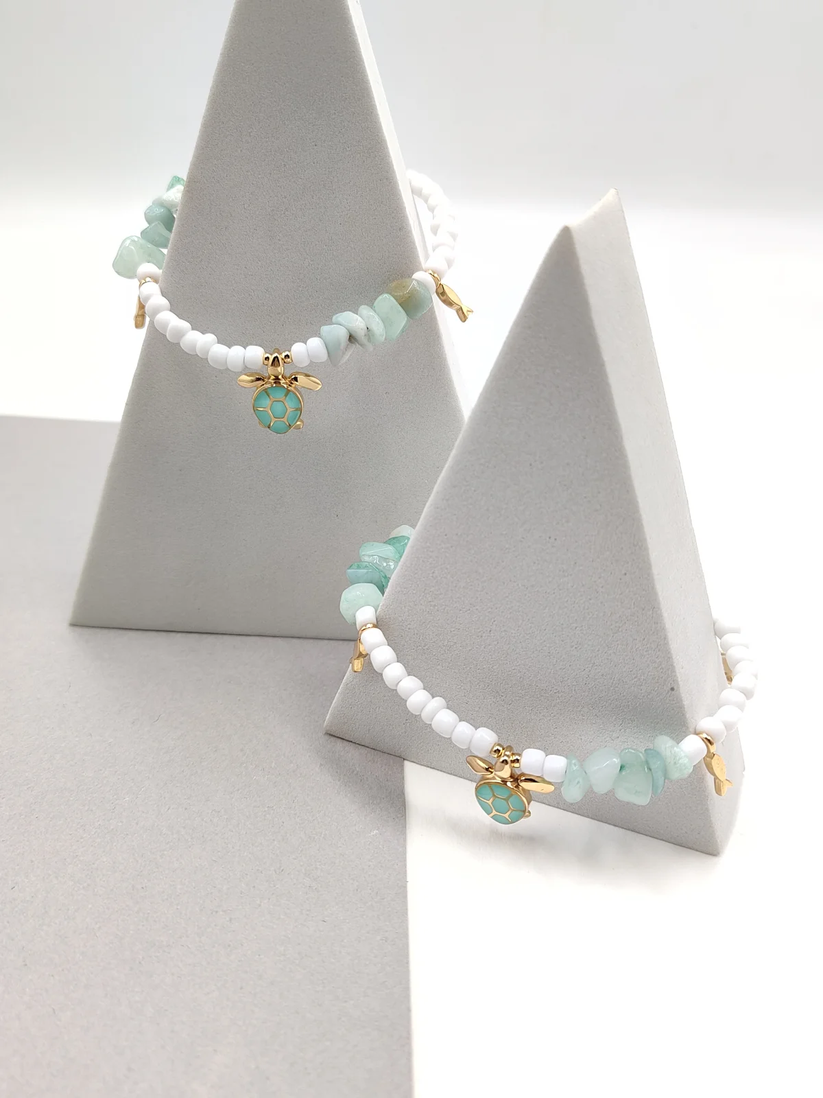 Bracelet with Glass Beads, Aventurine Chips and Gold-Plated Details by Magis Handmade Jewels – view 3