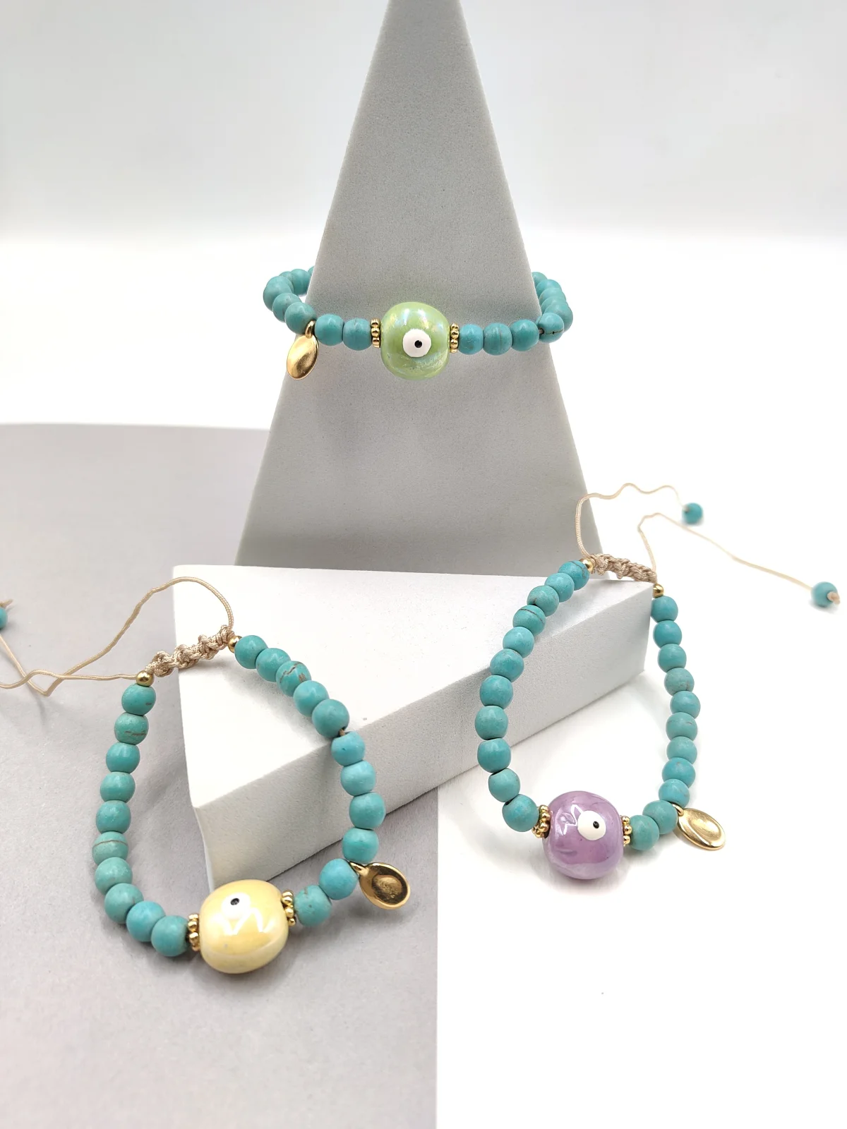 Bracelet with Howlite and Ceramic Evil Eye by Magis Handmade Jewels – view 2