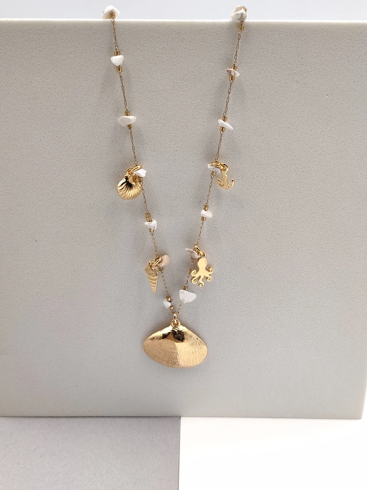 Stainless Steel Necklace with Howlite and Gold-Plated Details by Magis Handmade Jewels – view 3