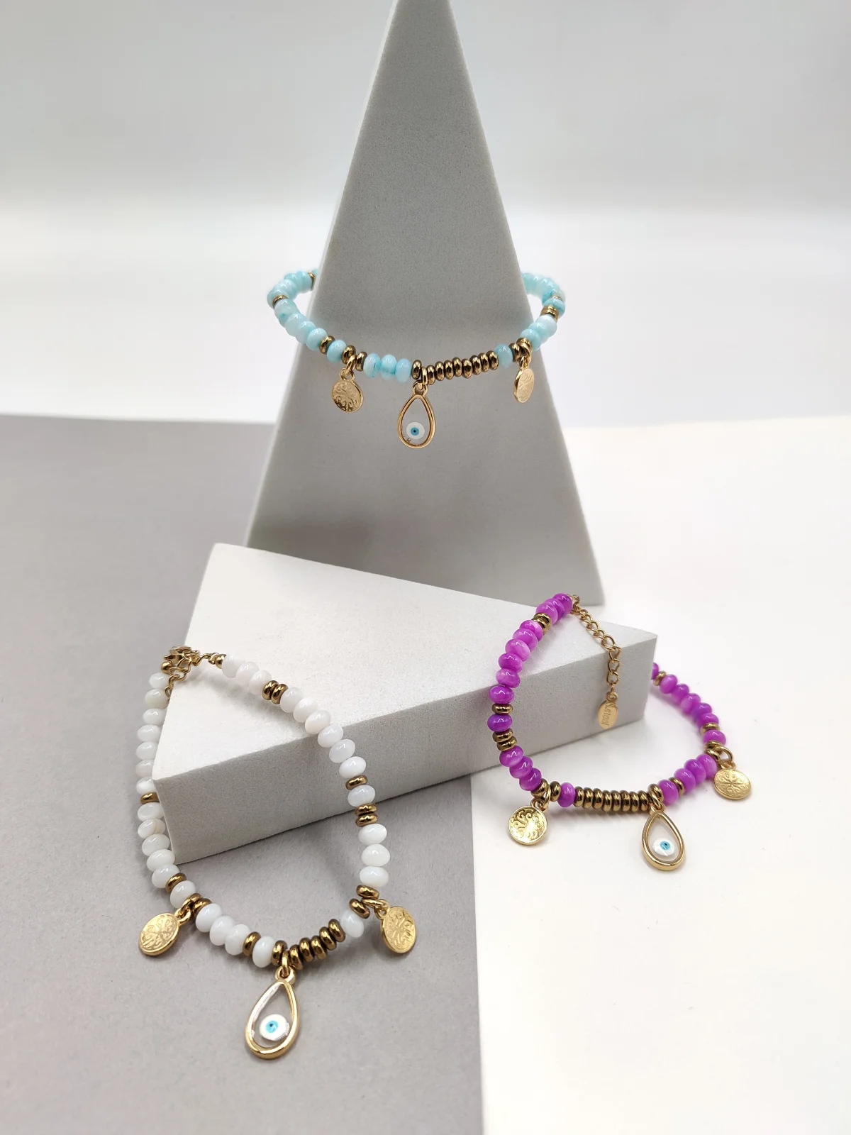 Bracelet with Nephrite-Jade Beads and Gold-Plated Details by Magis Handmade Jewels – view 2
