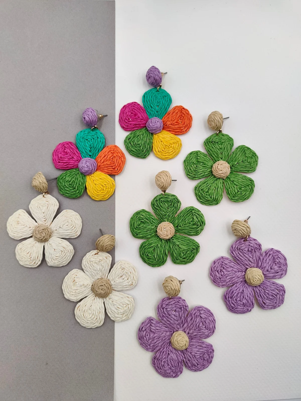 Earrings with Flowers and Raffia by Magis Handmade Jewels – view 2