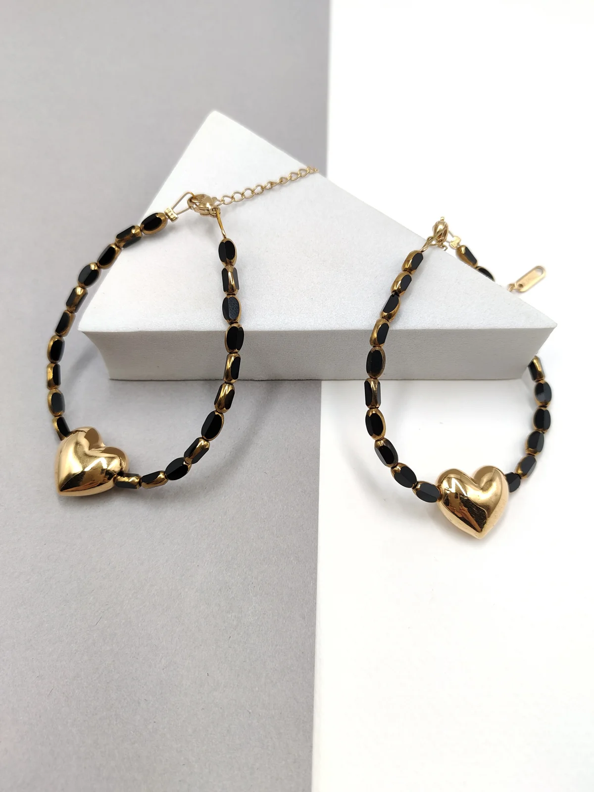 Bracelet with Glass Beads and Gold-Plated Heart by Magis Handmade Jewels – view 2