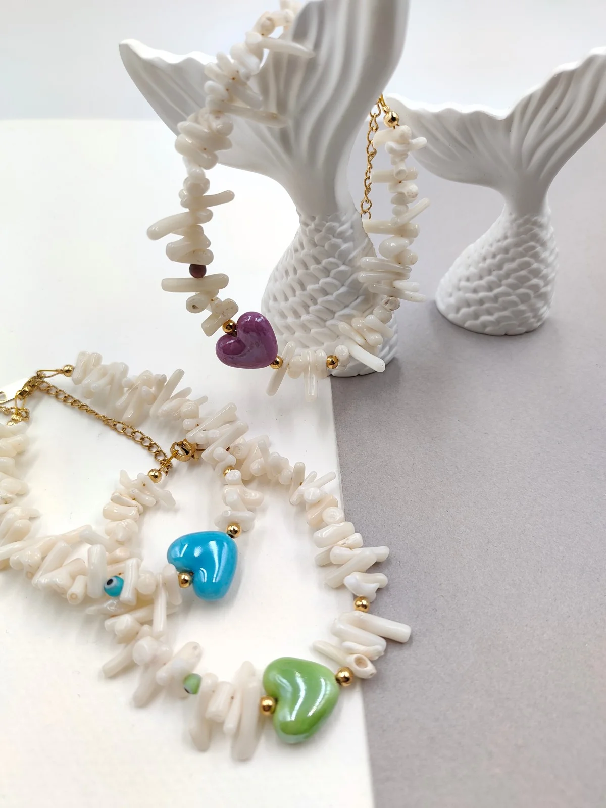 Bracelet with Coral and Ceramic Heart by Magis Handmade Jewels – view 2