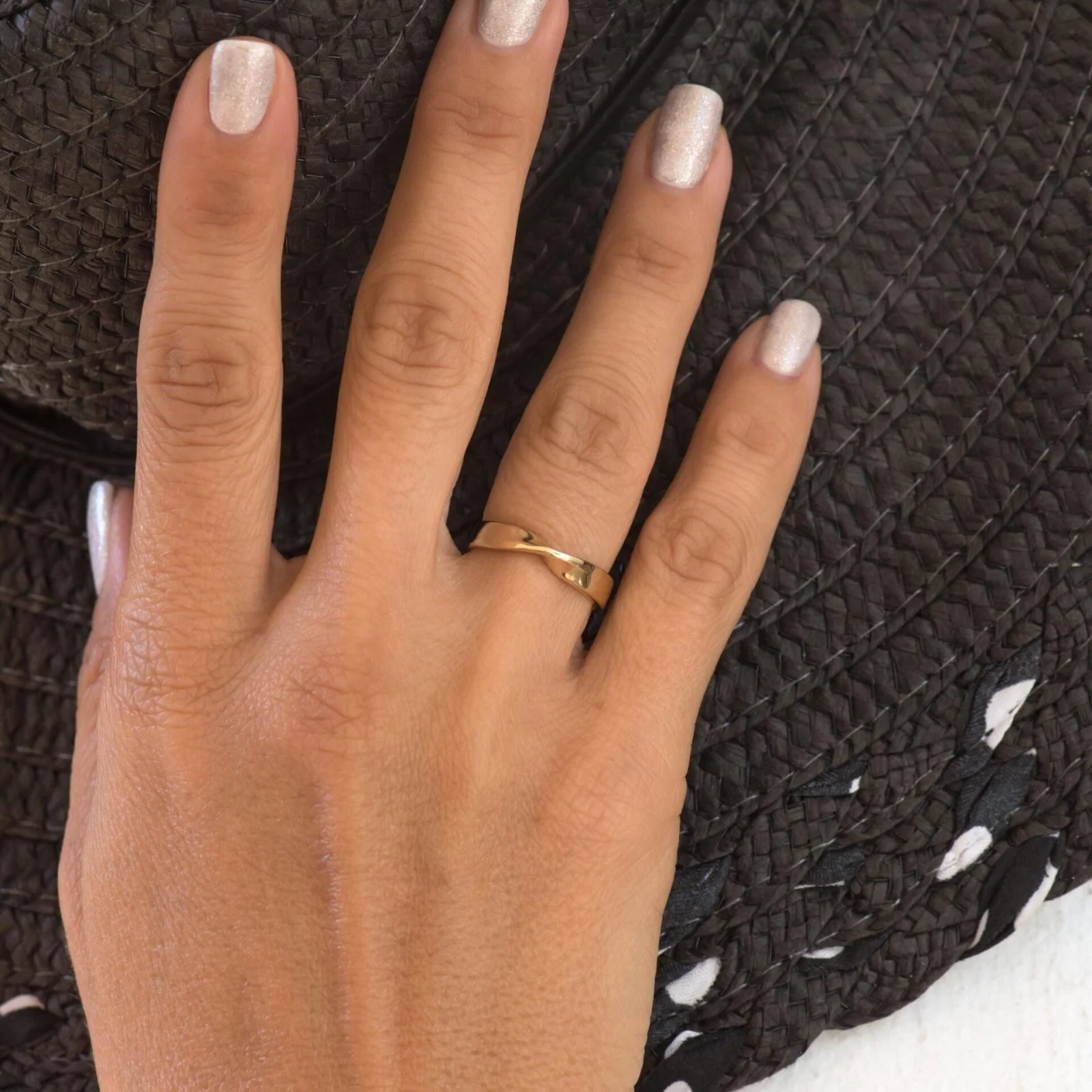Mobius Band Ring 3.8 mm — additional product image 4 from AntEva Crafts
