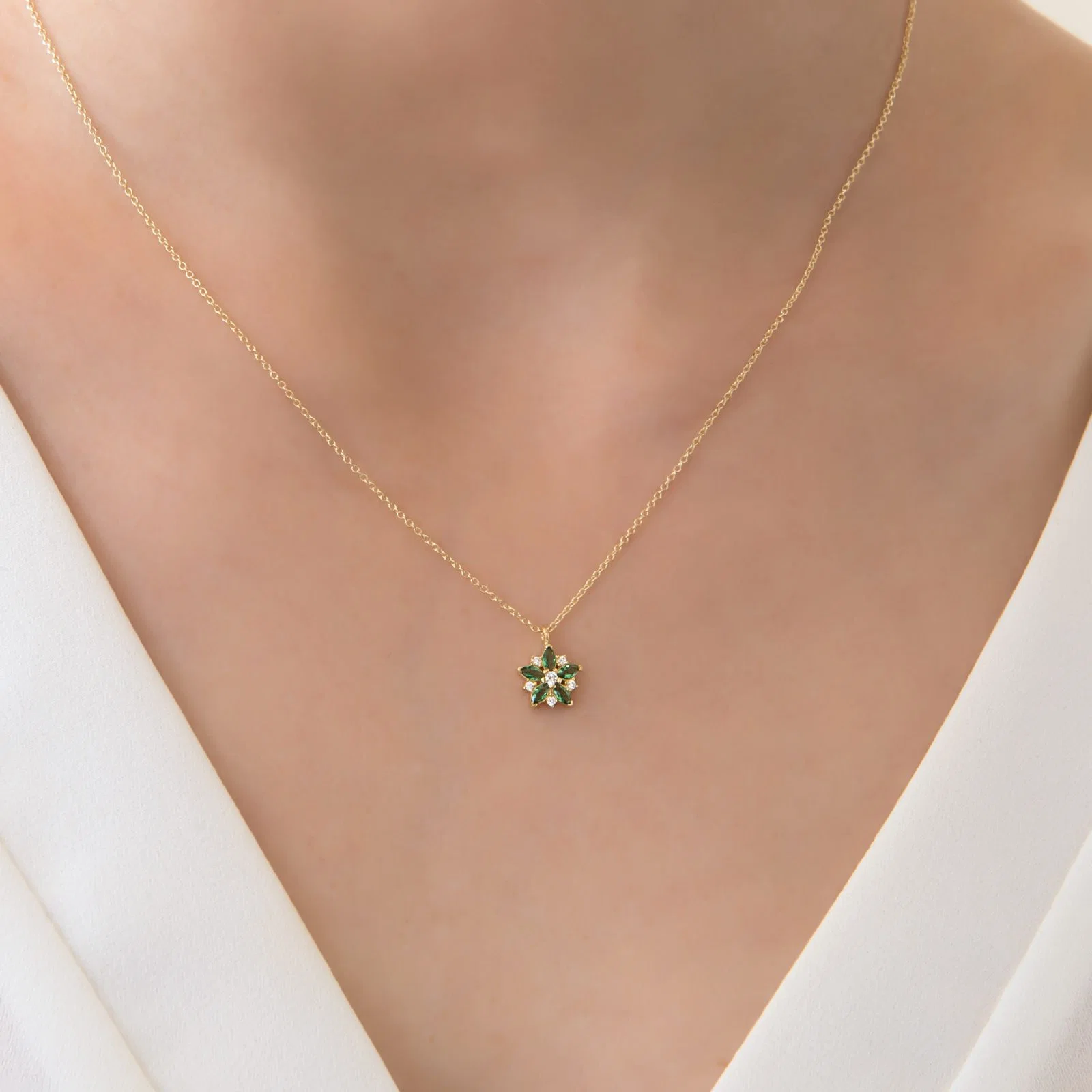 Daisy Flower Gemstone Necklace — additional product image 2 from AntEva Crafts