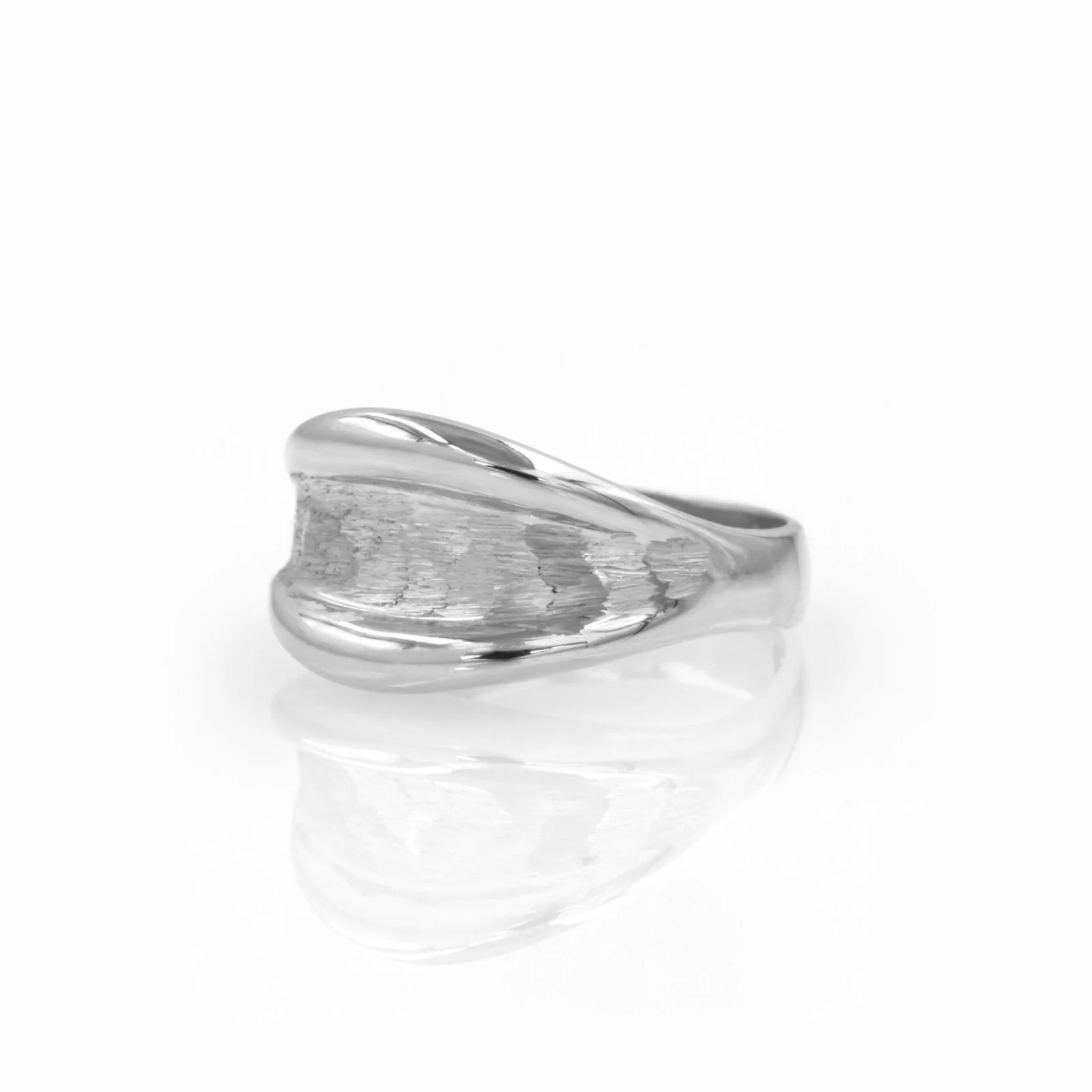 Hammered Signet Gold Ring — additional product image 7 from AntEva Crafts