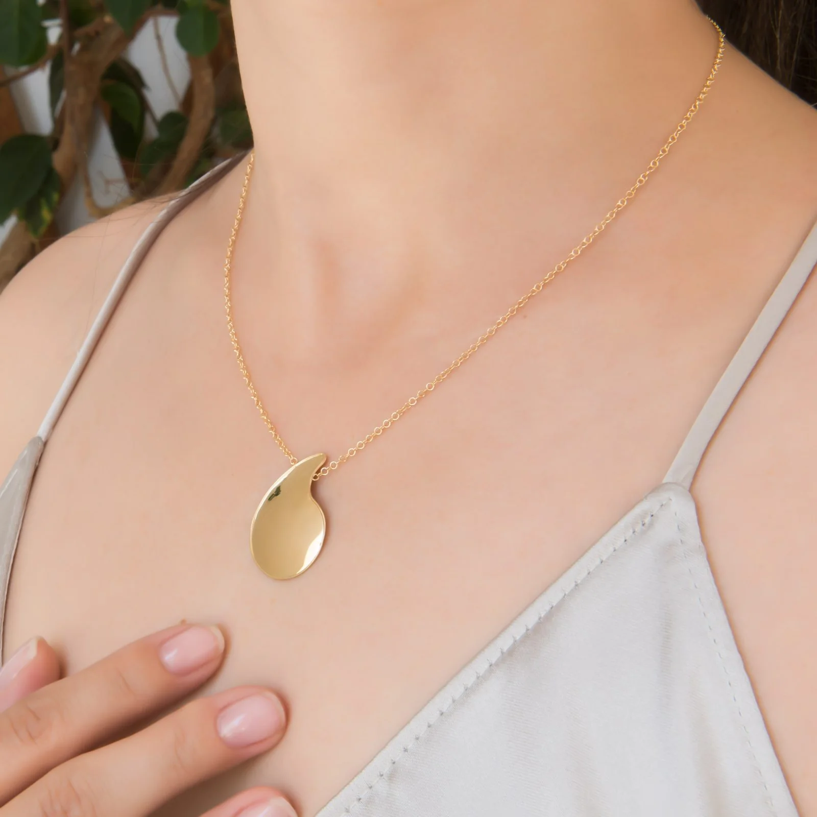 Kendall Disc Necklace — additional product image 2 from AntEva Crafts
