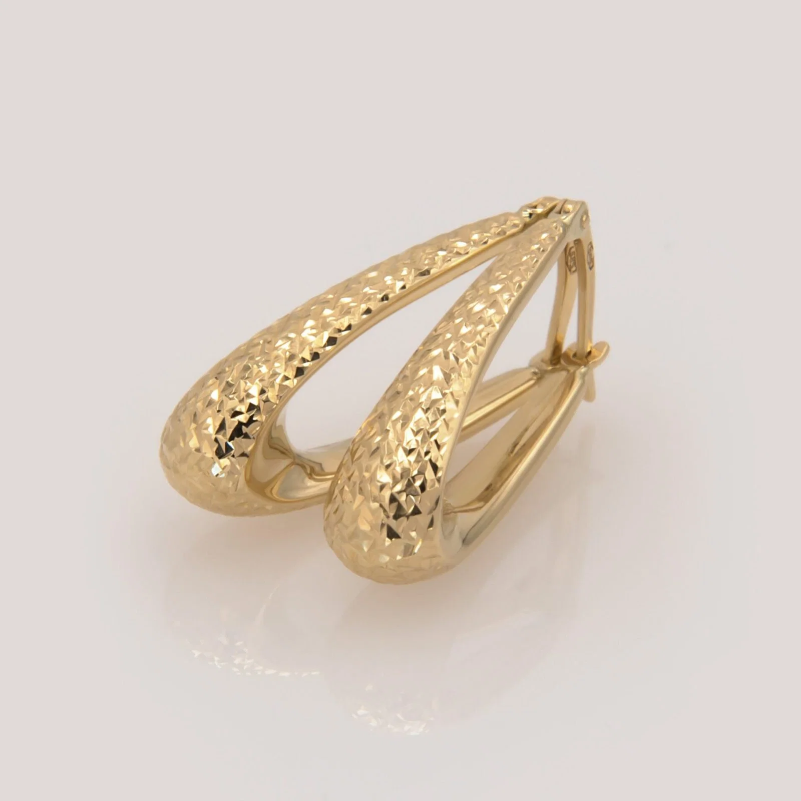 Diamond Cut Oval Hoop Earrings — additional product image 5 from AntEva Crafts