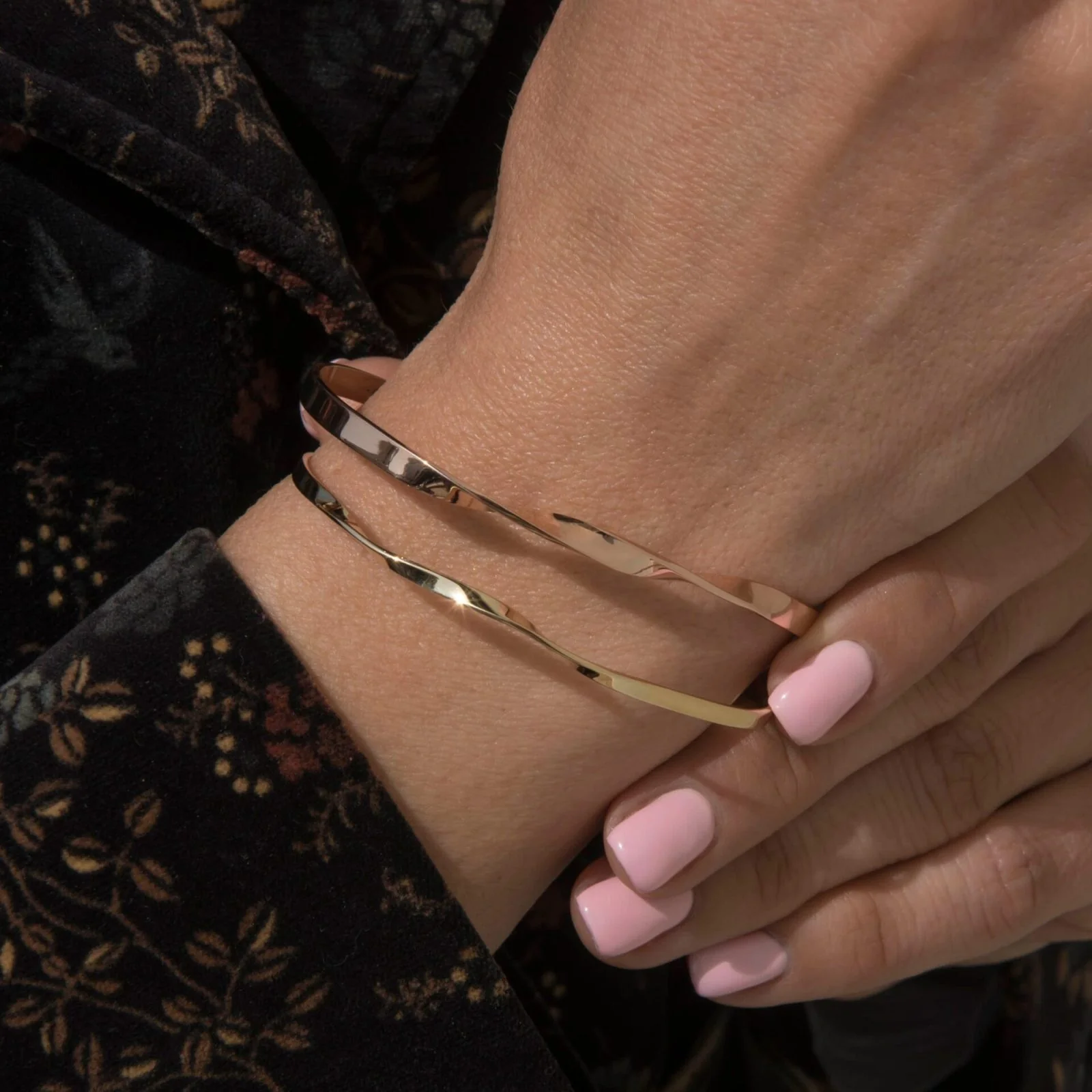 Mobius Twist Open Cuff Oval Bracelet — additional product image 5 from AntEva Crafts