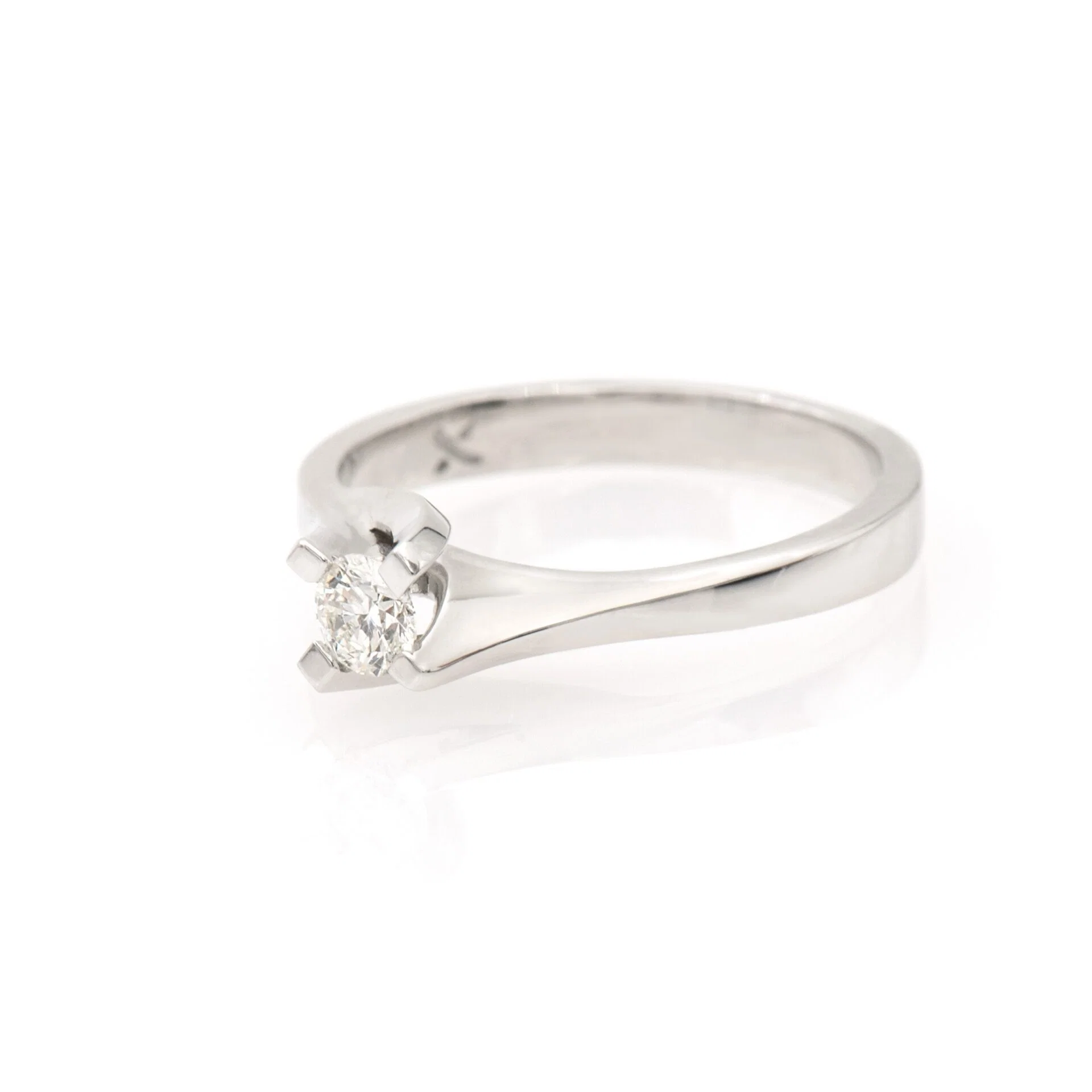 Diamond Solitaire Ring in White Gold 18k