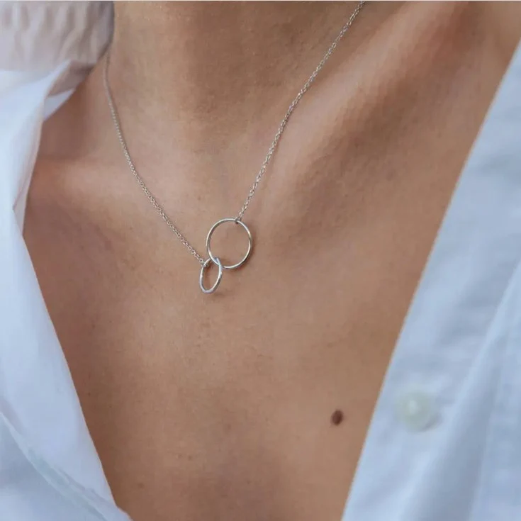 Interlocking Circles Necklace — additional product image 2 from AntEva Crafts