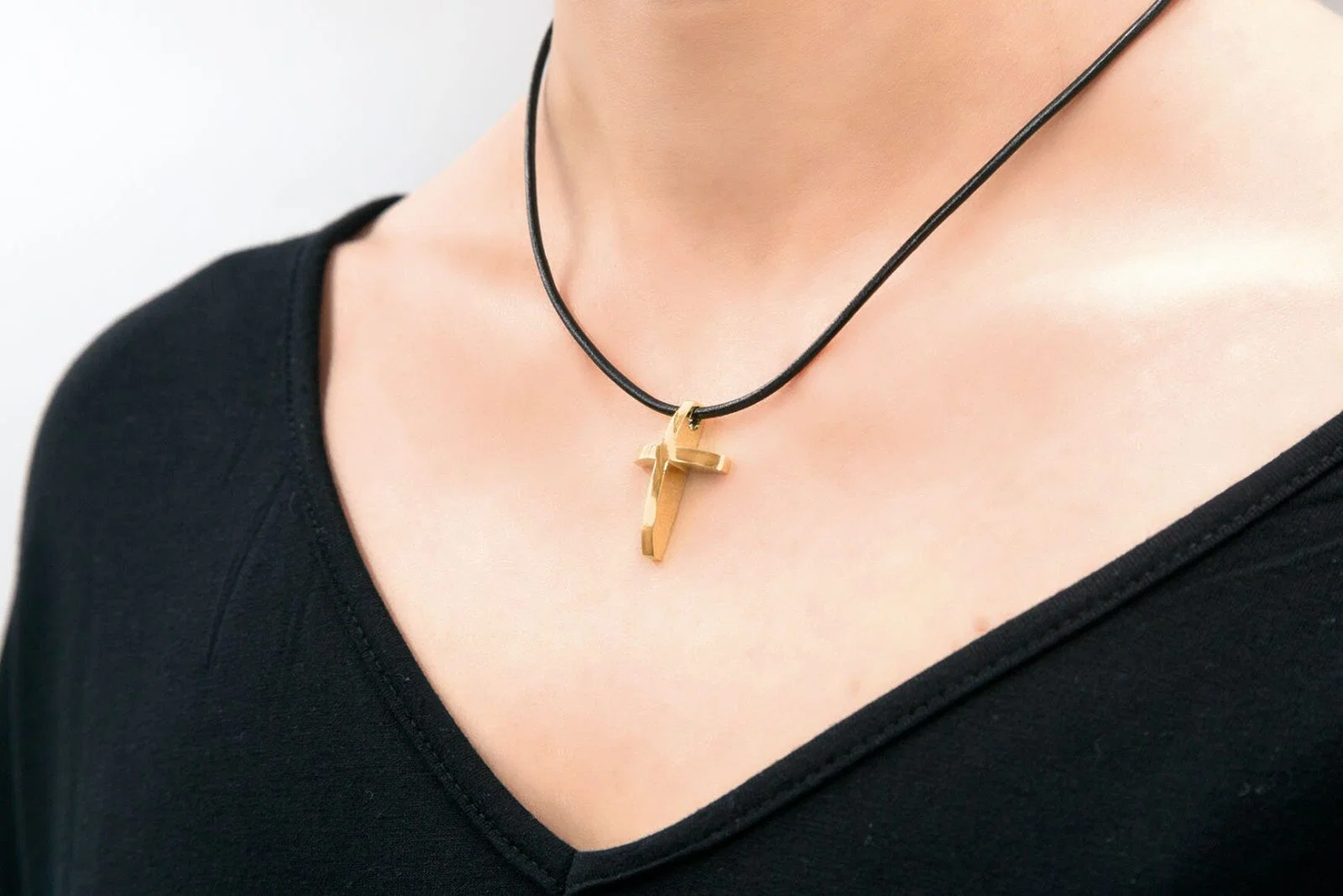 Plain Gold Cross Pendant — additional product image 3 from AntEva Crafts