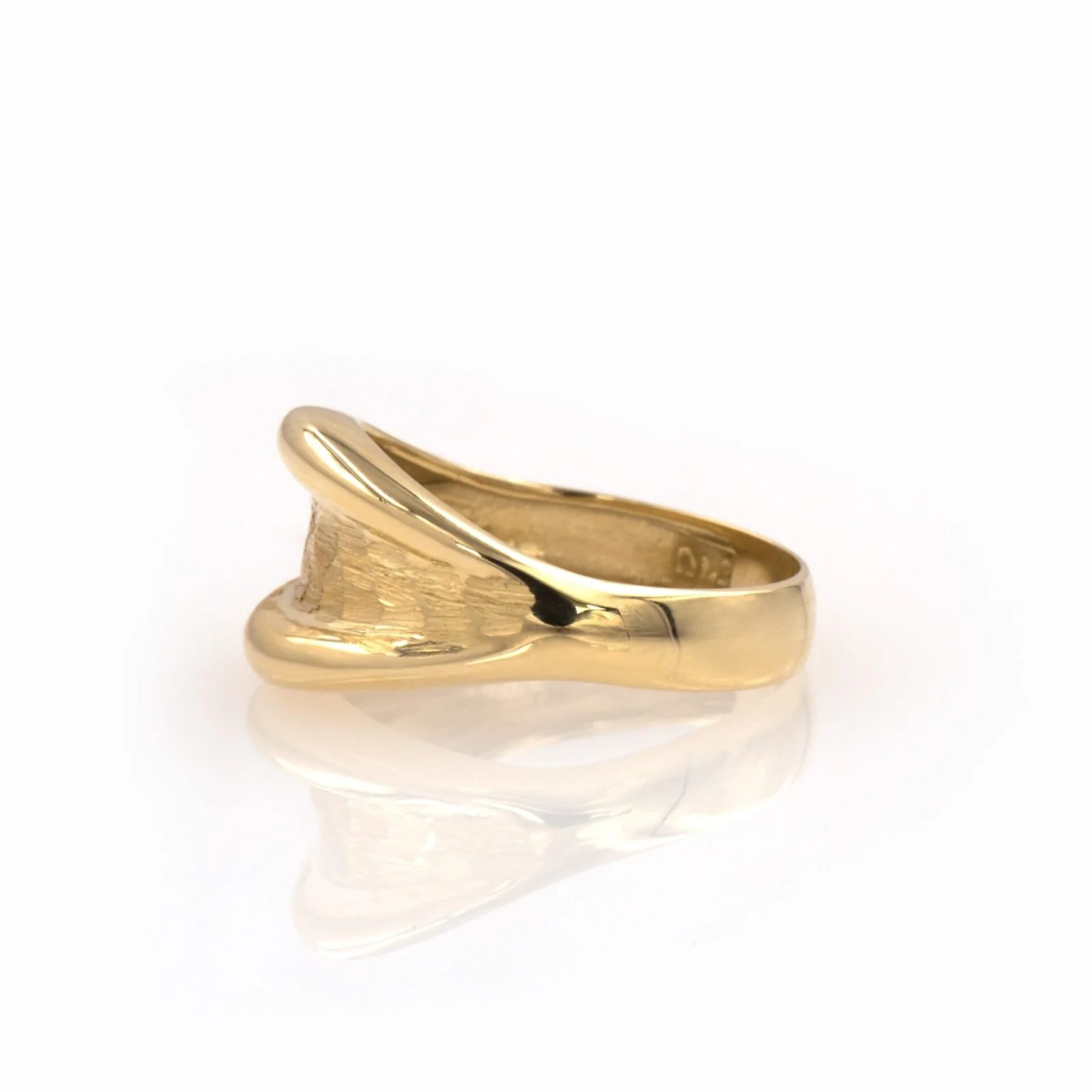 Hammered Signet Gold Ring — additional product image 5 from AntEva Crafts