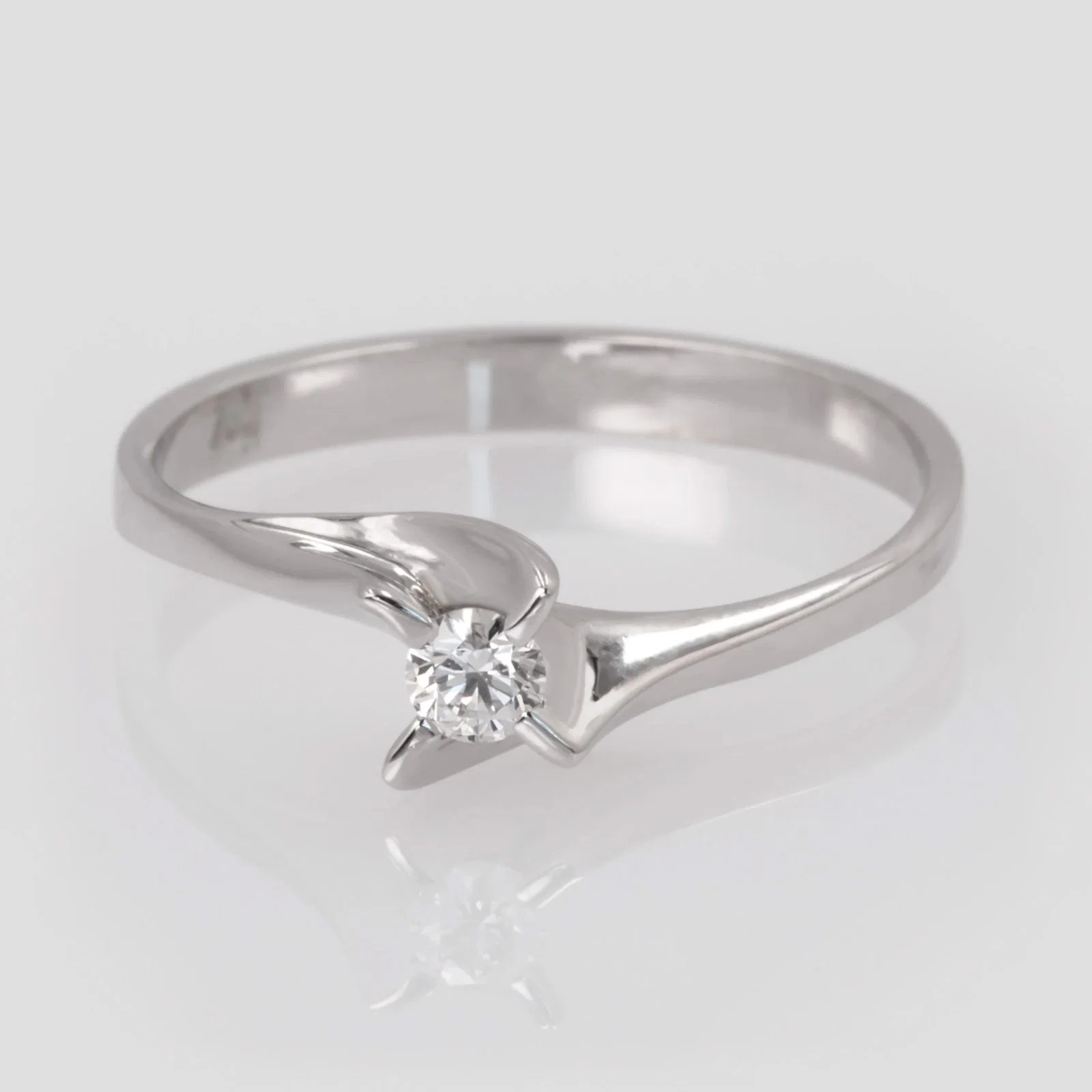 Diamond Solitaire White Gold 18k Ring — additional product image 3 from AntEva Crafts