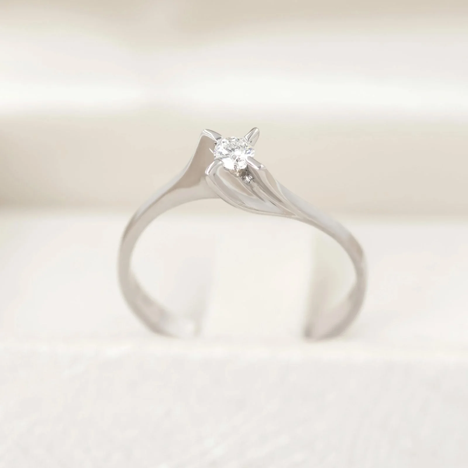 Diamond Solitaire White Gold 18k Ring — additional product image 5 from AntEva Crafts