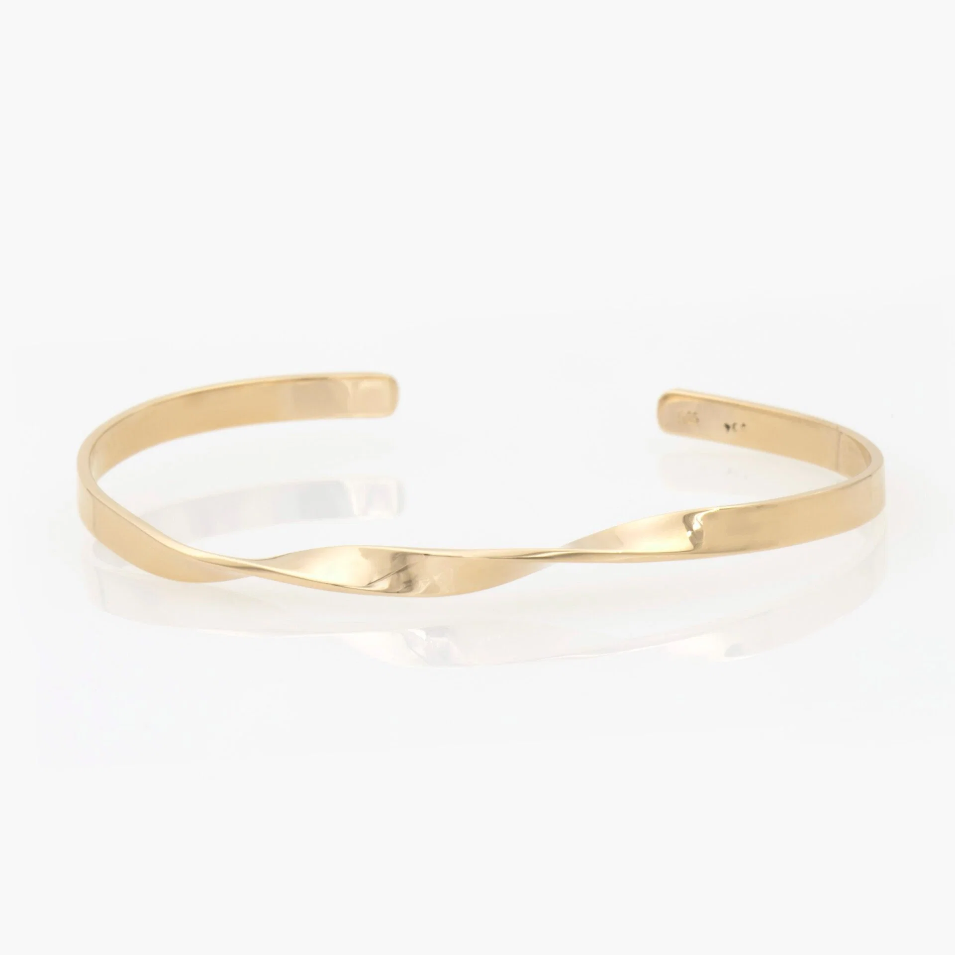 Mobius Twist Open Cuff Oval Bracelet — additional product image 7 from AntEva Crafts