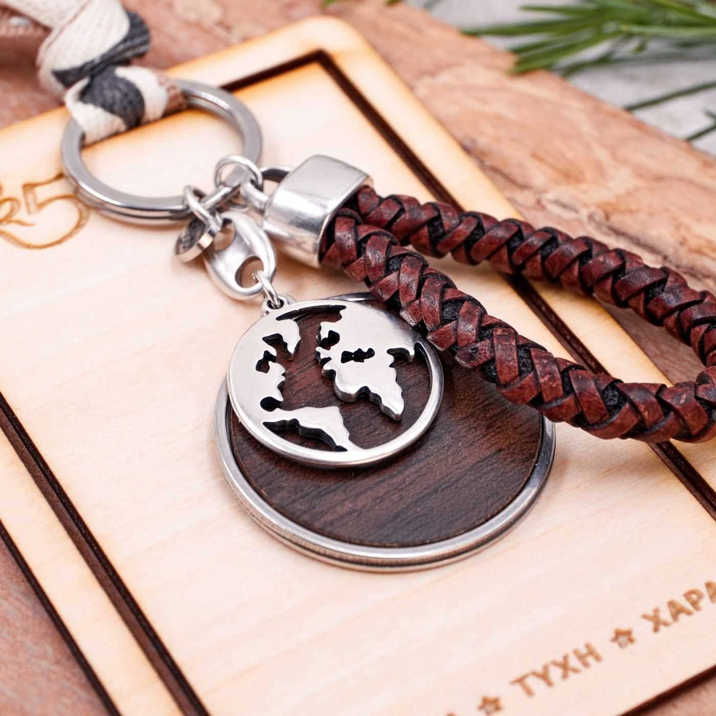2026 Globe Men's Lucky Keychain