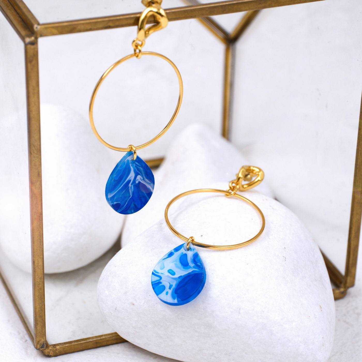 Hoop earrings with plexiglass drop
