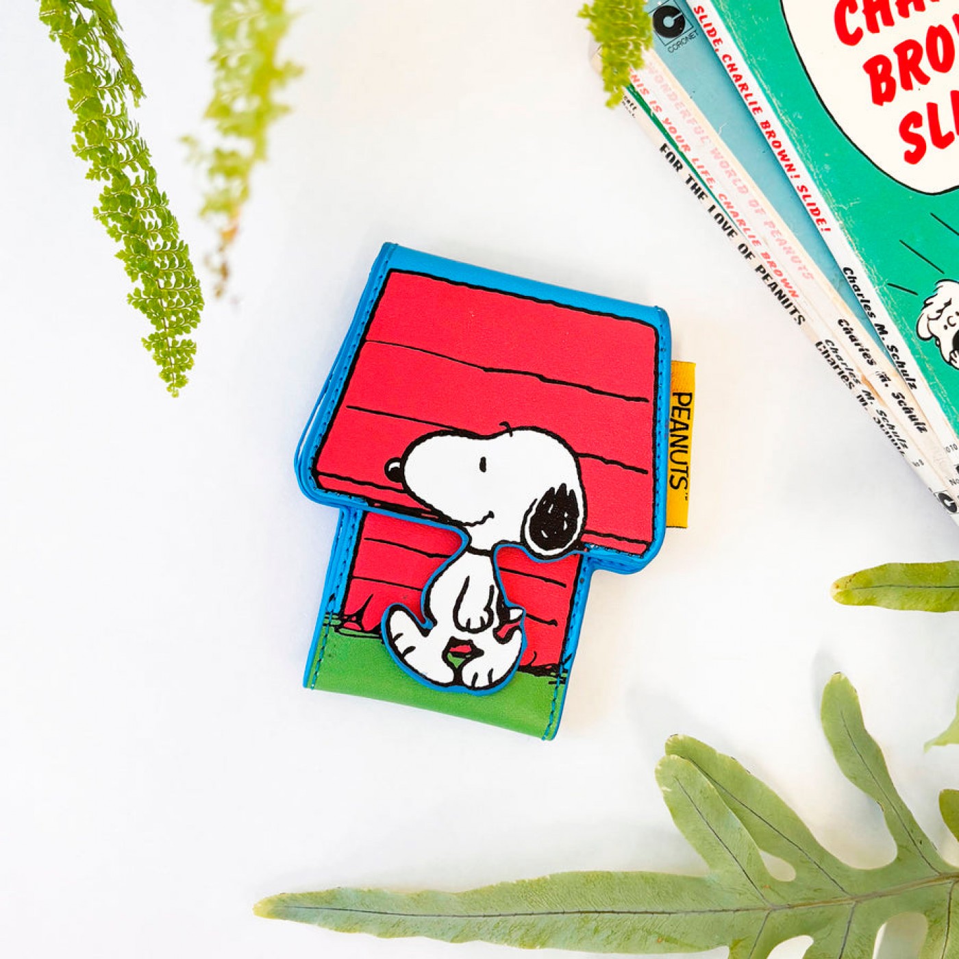 Peanuts Cardholder | Snoopy Doghouse