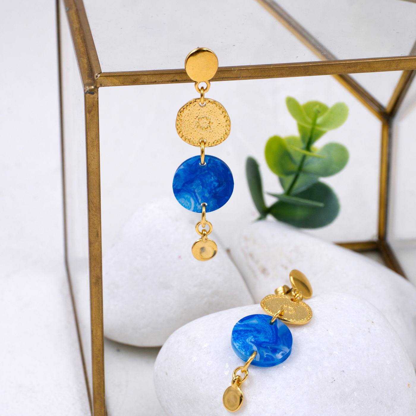 Hoop earrings with plexiglass part