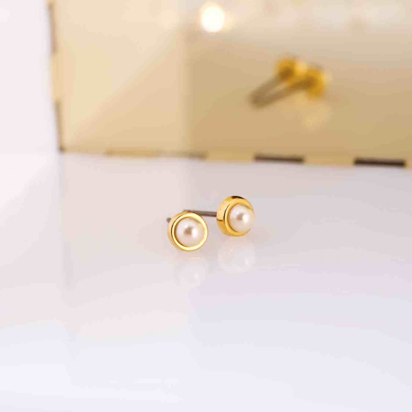 Mini Dots Jewelry: Pearl Earrings