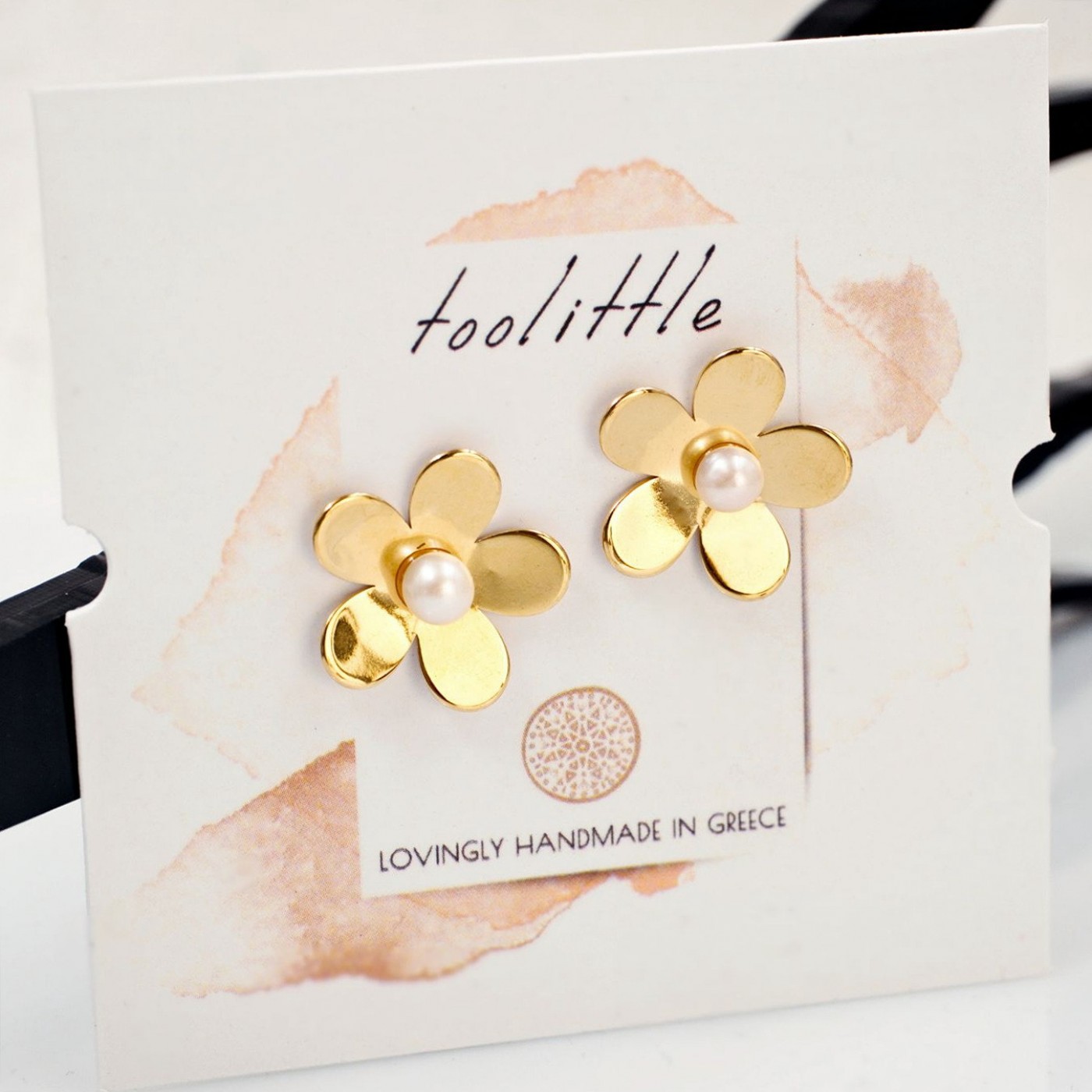 Flower Earrings with Pearl – Timeless Elegance — Earrings from Toolittle — additional view 3