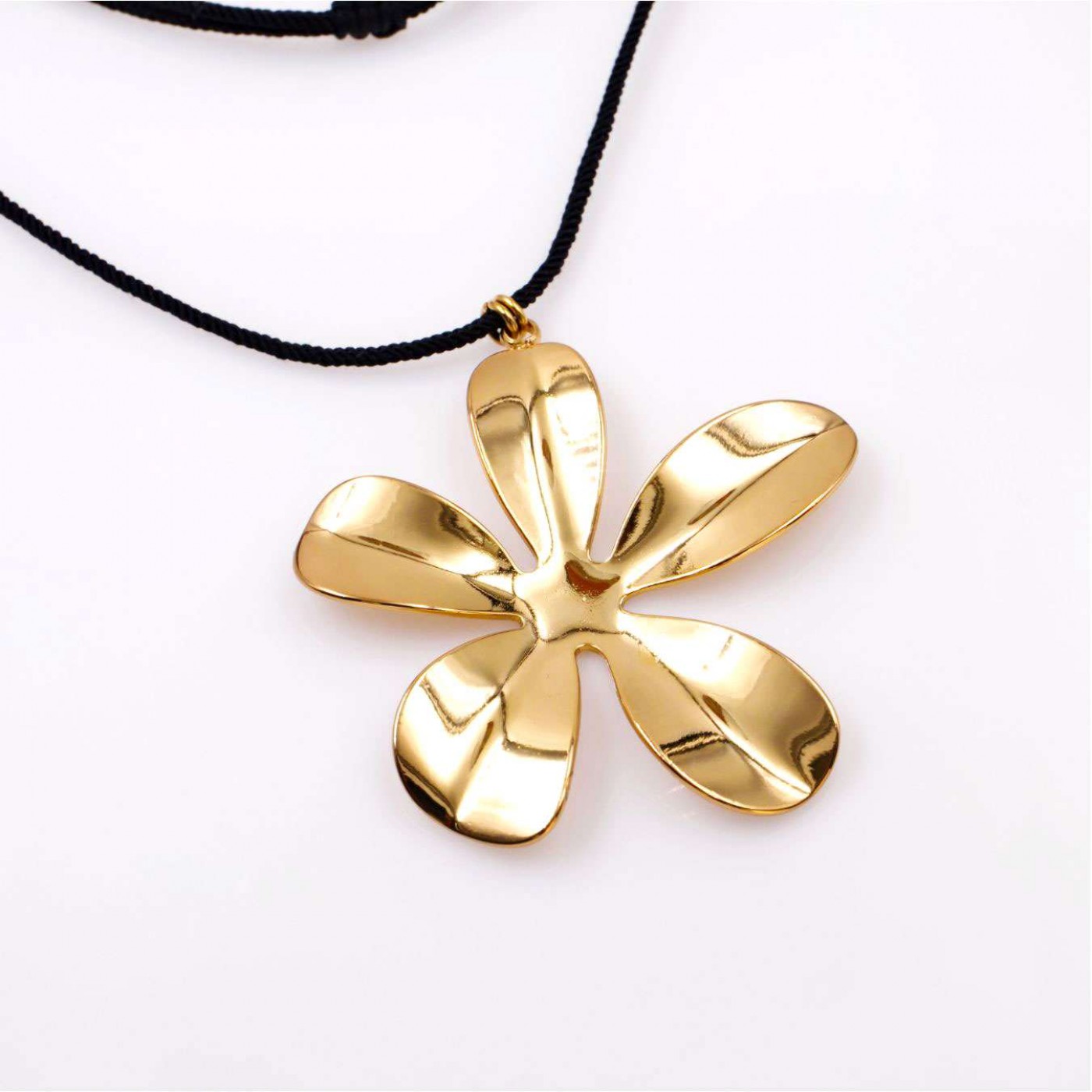 Steel Gold-plated Necklace - Golden Flower — Necklaces from Toolittle — additional view 4