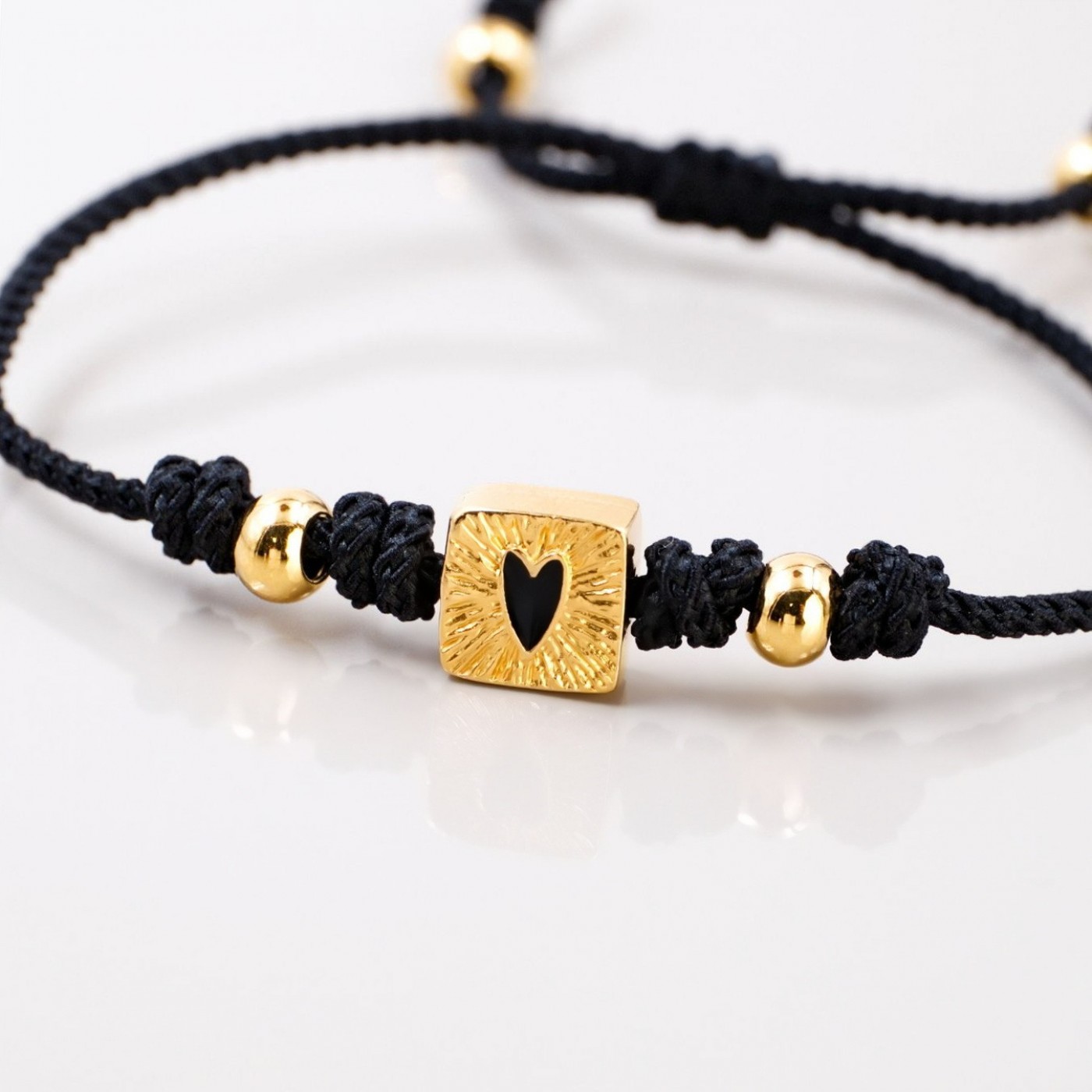 Gold-plated Macrame Bracelet - Heart & Enamel