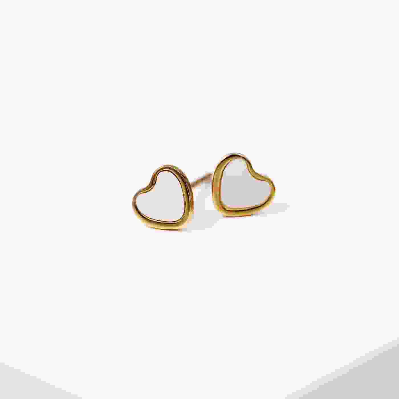 Stud earrings with mother of pearl