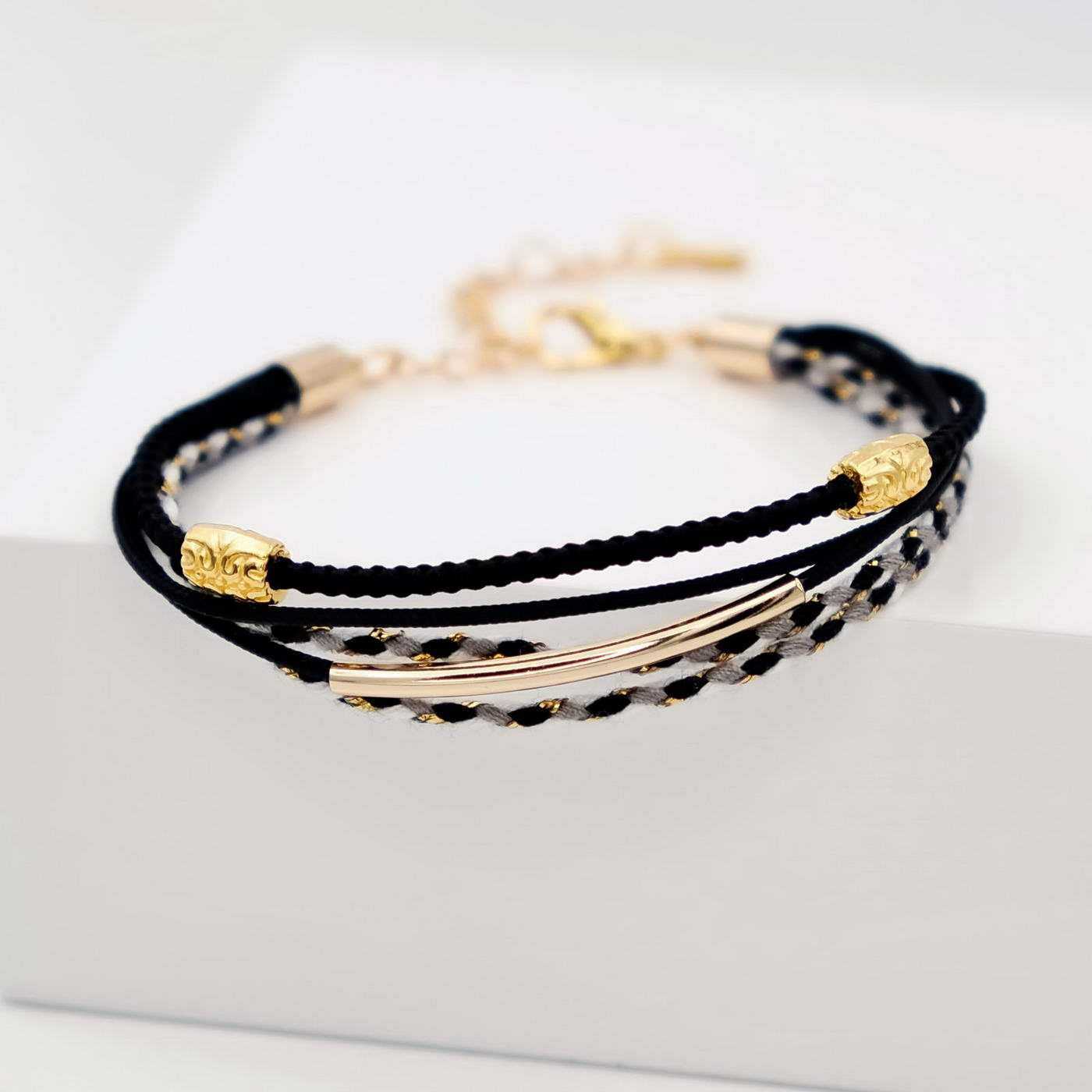 Bracelet made of cotton cords